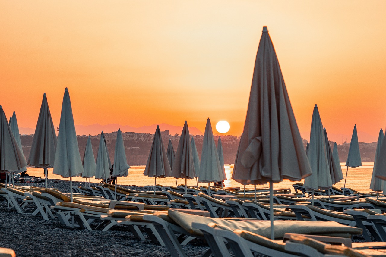 Antalya travel guide: Sunrise over sunbeds and umbrellas at Konyaaltı Beach in Antalya, Turkey.