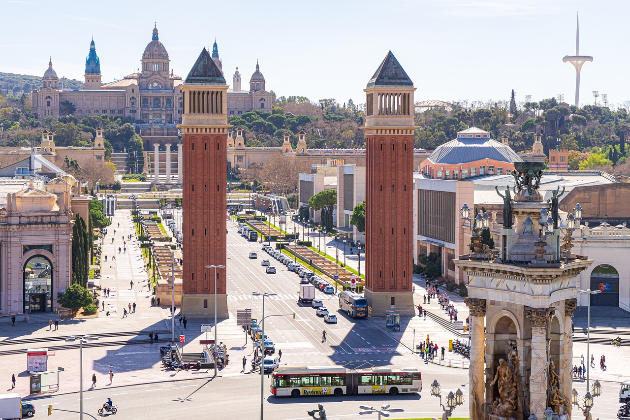 Barcelona travel guide: Barcelona Montjuïc Hill with Venetian Towers and National Art Museum.